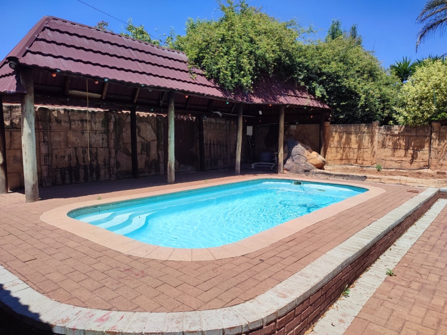 4 Bedroom Property for Sale in Fleurdal Free State